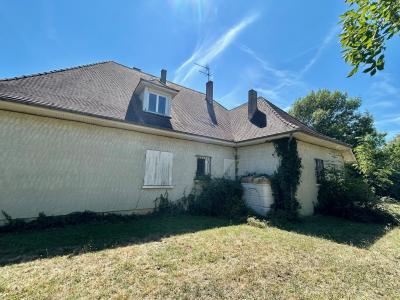 Detached Country House with Outbuildings and Lovely Pool