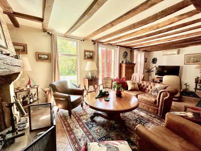 Detached Country House with Outbuildings and Lovely Pool