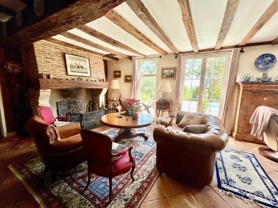 Detached Country House with Outbuildings and Lovely Pool