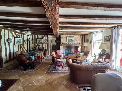 Detached Country House with Outbuildings and Lovely Pool