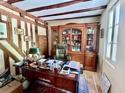 Detached Country House with Outbuildings and Lovely Pool