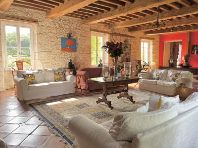 Bourgeoise Manor House in 5 Hectares with Pool and More