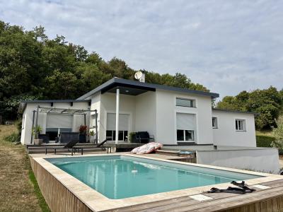 Architect Designed Detached House with Swimming Pool