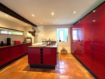 Detached Country House with Guest Cottage and Pool