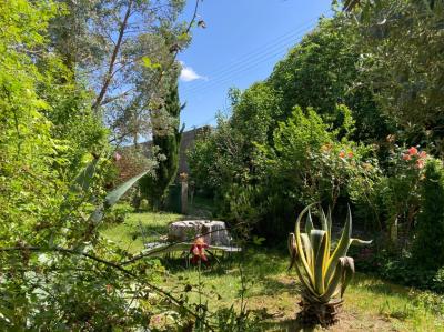 Detached House with Garden Close to the River
