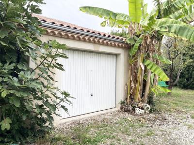Detached House with Garden Close to the River