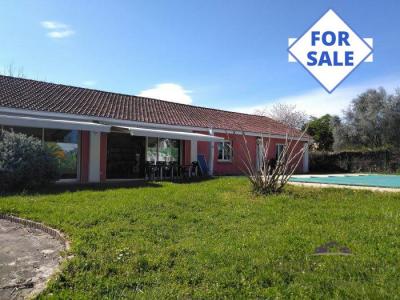 Detached Villa with Swimming Pool and Garden