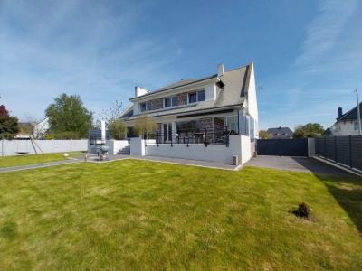 Contemporary Detached House with Landscaped Gardens