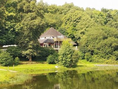 Flexible Accommodation by Lake Bosmeleac