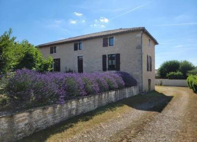 €233200 - Beautiful Stone House With Numerous Outbuildings In The Heart Of Ruffec