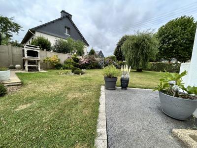 Beautiful Detached House with Neat Garden