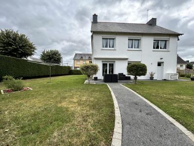 Beautiful Detached House with Neat Garden