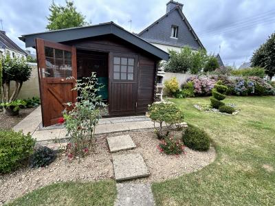 Beautiful Detached House with Neat Garden