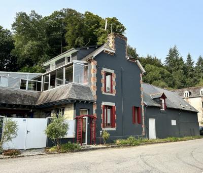 Detached House Full of Character with Garden