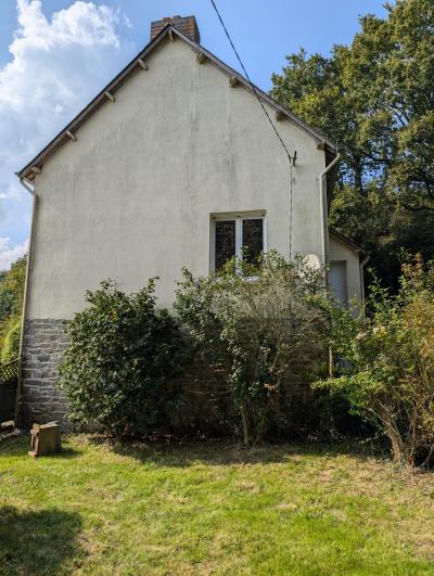 Detached House with Large Landscaped Garden