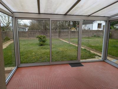 Detached House with Garden and Conservatory