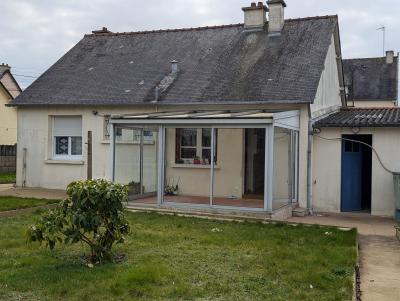 Detached House with Garden and Conservatory
