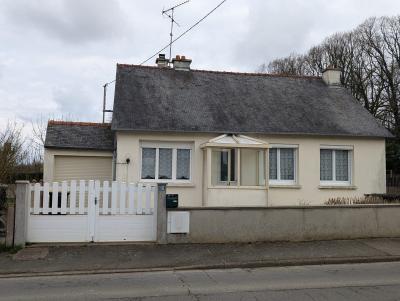 Detached House with Garden and Conservatory