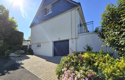 Beautiful Detached House with Mature Garden