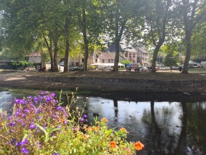 Property with Freehold Business in Lovely Location