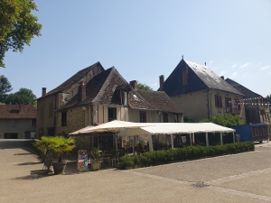 Property with Freehold Business in Lovely Location