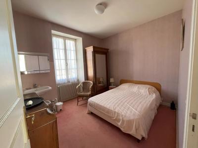 Manor House with Outbuilding in Almost One Acre