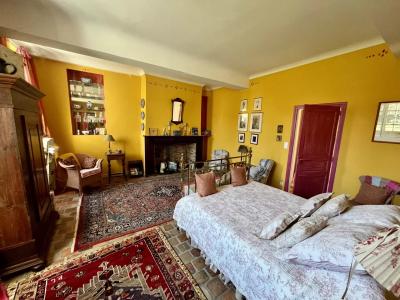 Manor House With Outbuildings with Private Access To The River