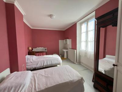 Manor House with Outbuilding in Almost One Acre