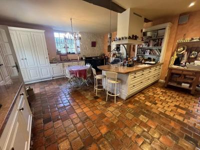 Manor House With Outbuildings with Private Access To The River