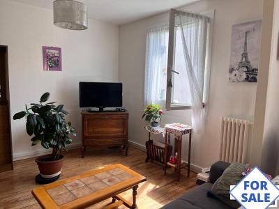 Second Floor Apartment in Heart of Town