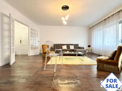 Apartment in Heart of Popular Medieval Town