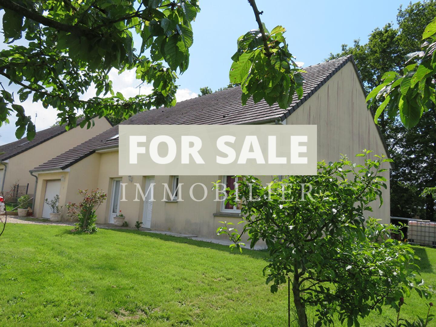 Main Photo of a 4 bedroom  Maison for sale