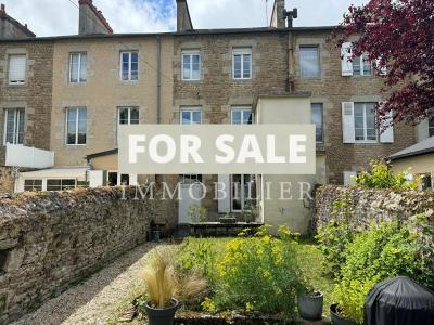 Pretty Town House with Nice Garden