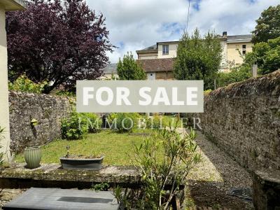 Pretty Town House with Nice Garden