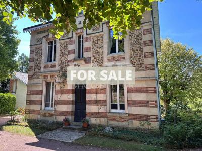 Charming Manor House Style Property with Outbuilding