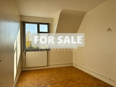 Traditional House with Garden