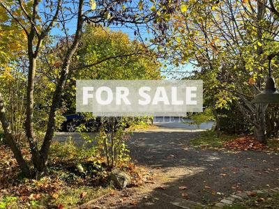 Traditional House with Garden