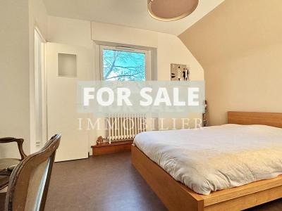 Contemporary Detached House with Pond