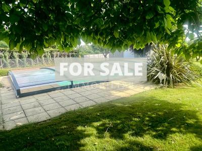 Contemporary Detached House with Swimming Pool