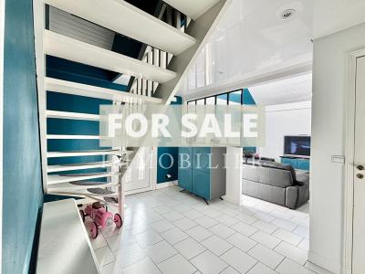 Contemporary Detached House with Swimming Pool