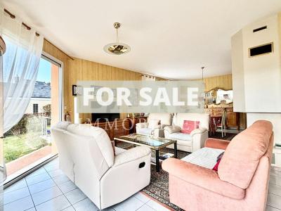 Detached House with Garden