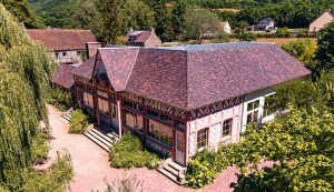 Huge Property Complex in Lots of Land