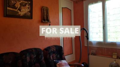 Traditional House with Garden