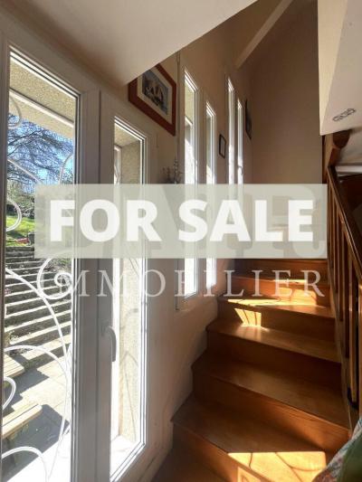 Detached Bagnolaise Villa with Lovely Garden