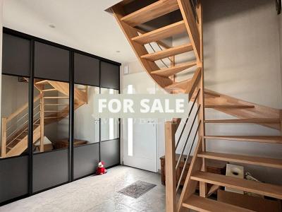 Contemporary Detached House with Garden