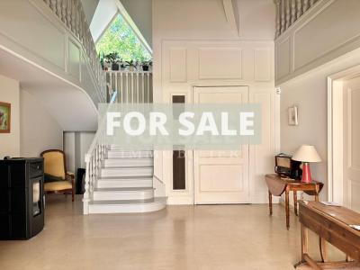 Beautiful Detached House in Parkland Gardens