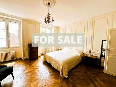 Superb Apartment with Elevator and Parking