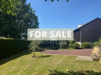 Detached House with Garden and Double Garage