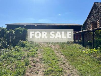 Country House with Lots of Land and Pond