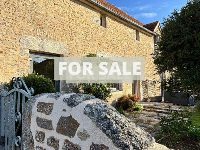 Detached Country House with Landscaped Garden
